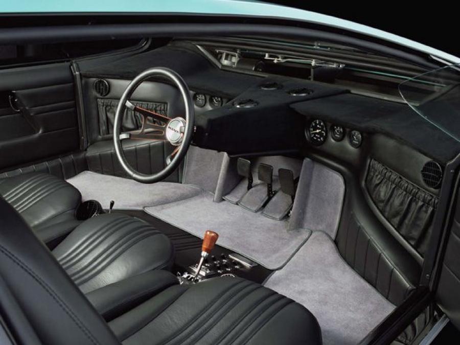 Интерьер Bizzarrini P538 Manta 1968 года  (фото 5 из 47)